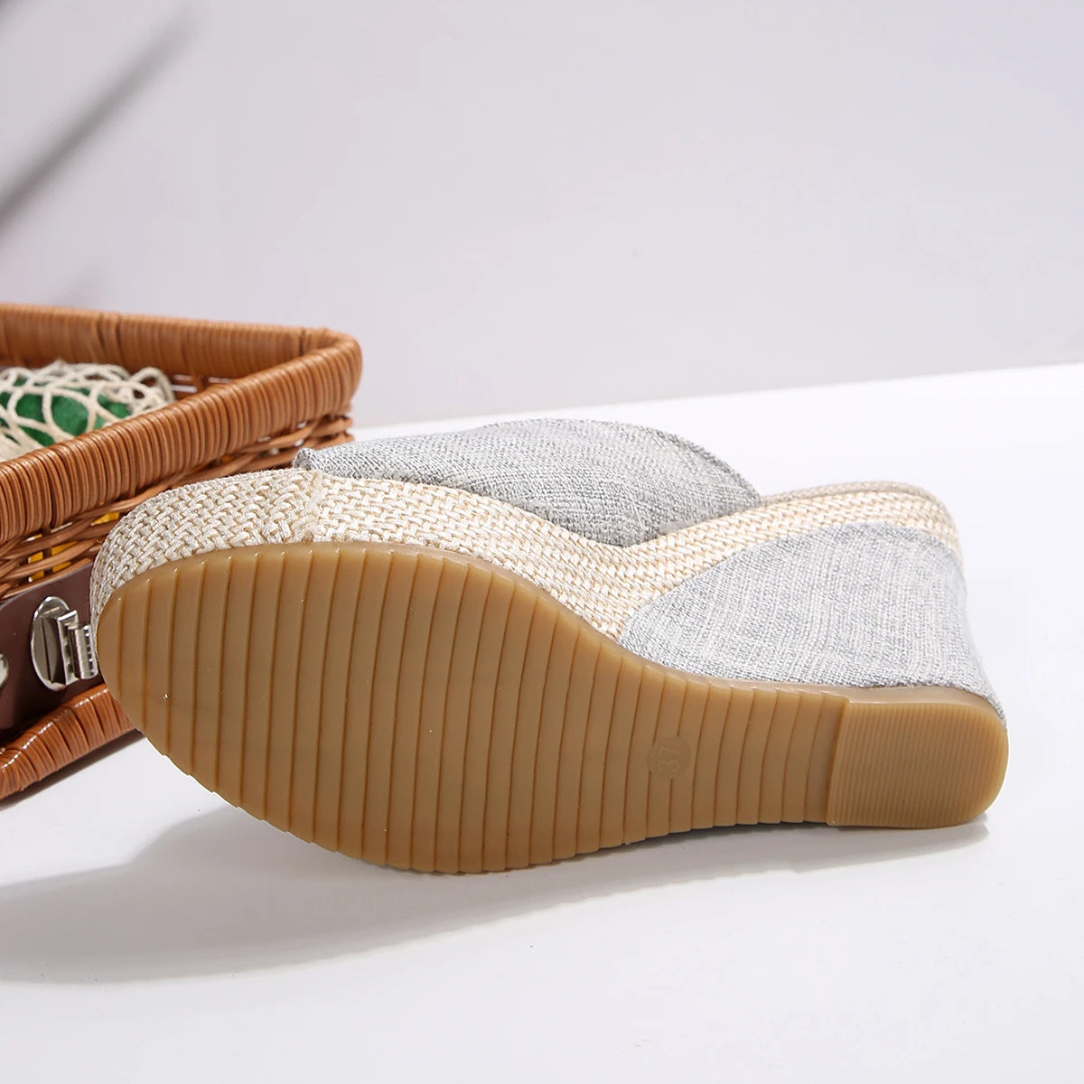 Isla Canvas Wedge Sandale