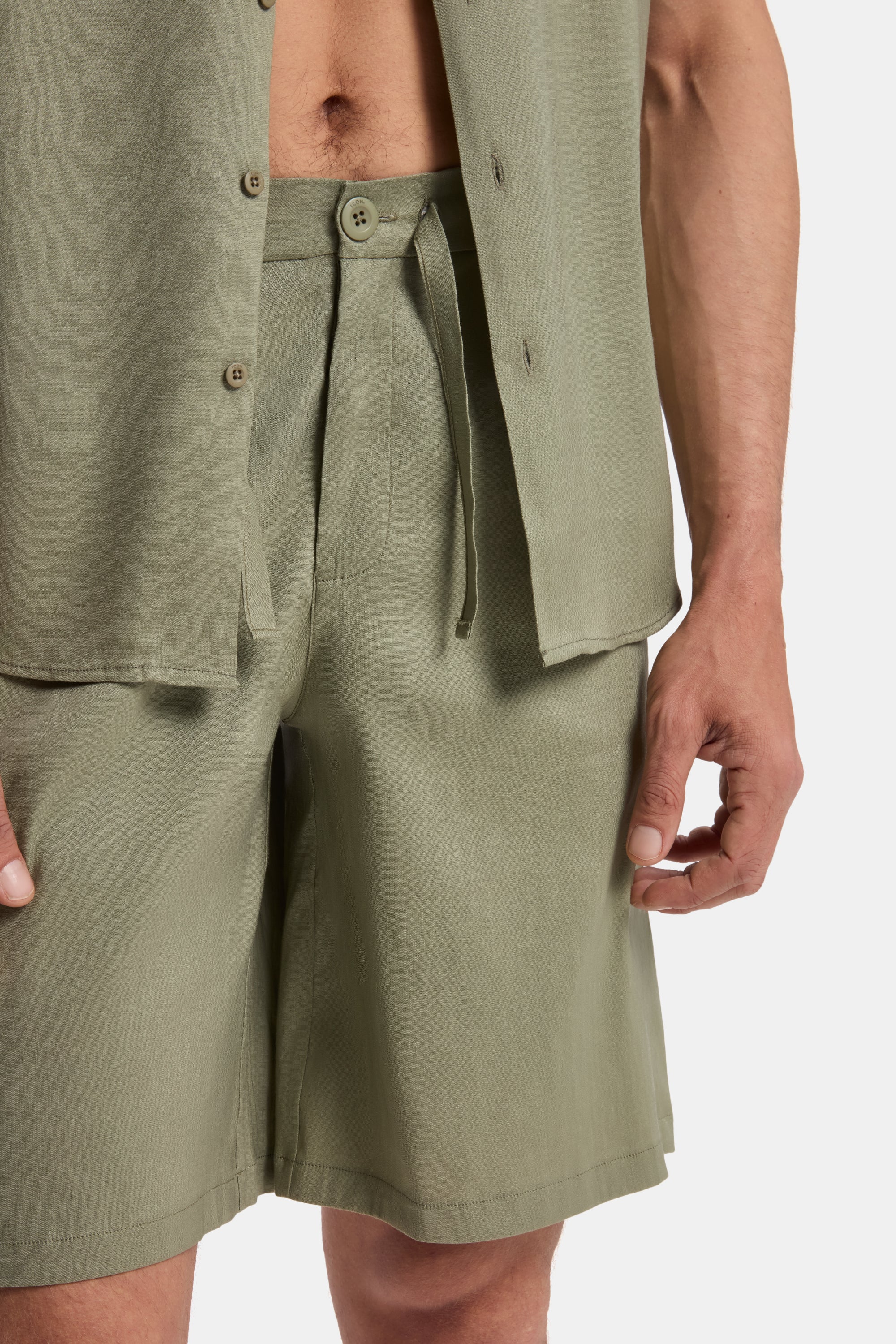 DIE LEINEN-SHORTS