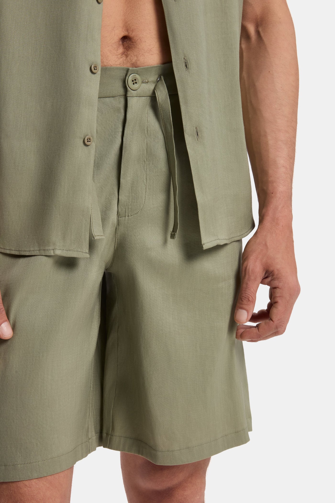 DIE LEINEN-SHORTS