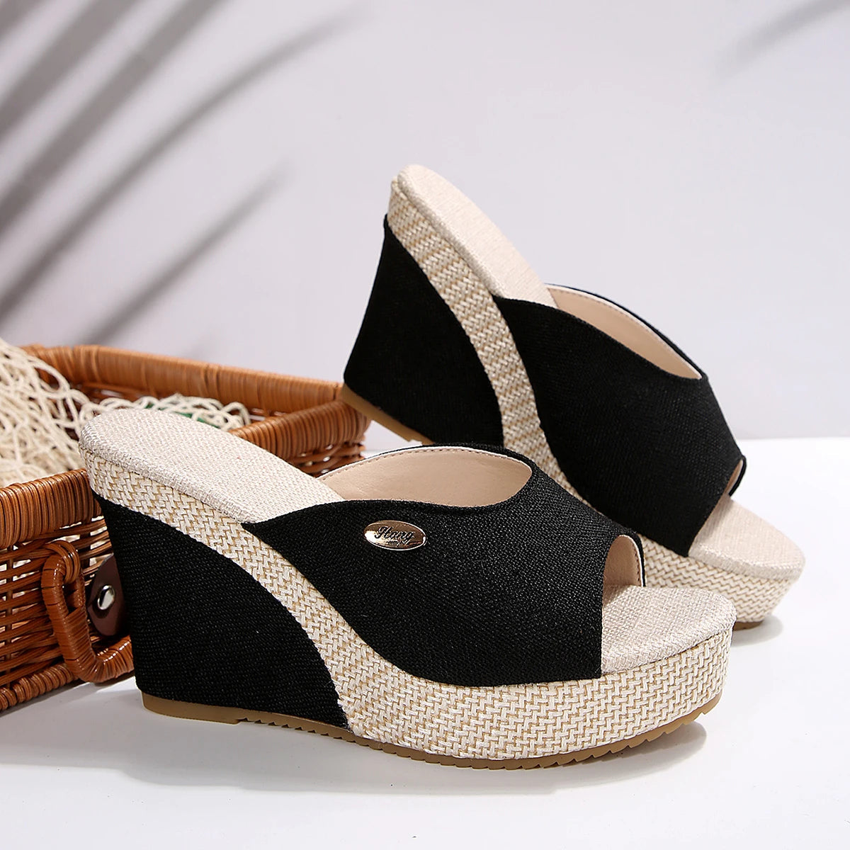 Isla Canvas Wedge Sandale