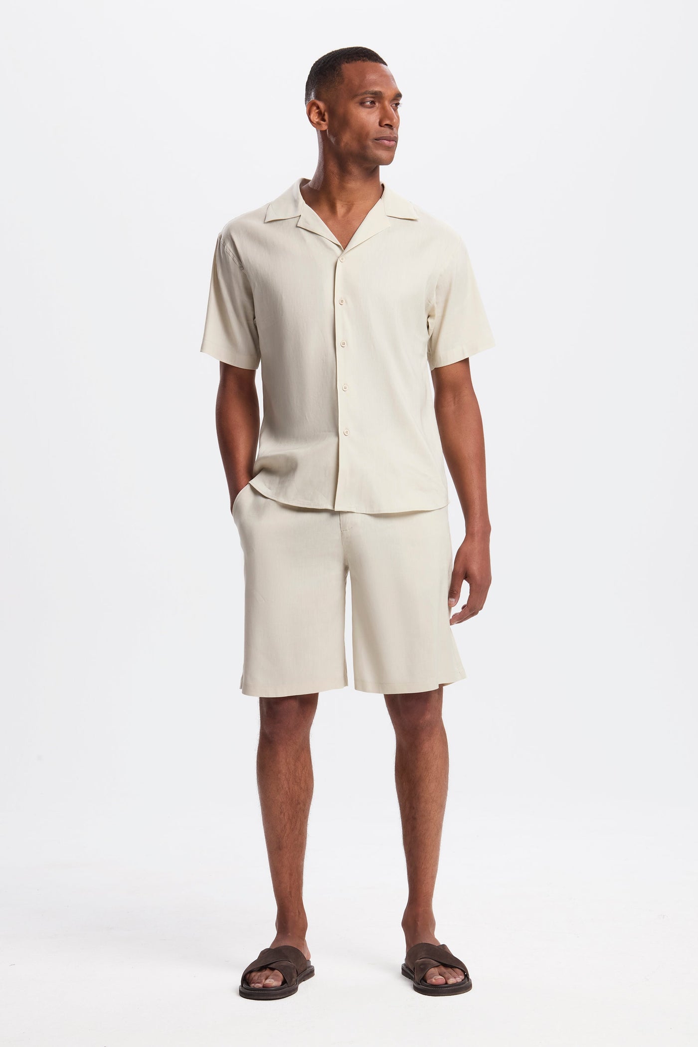 DIE LEINEN-SHORTS