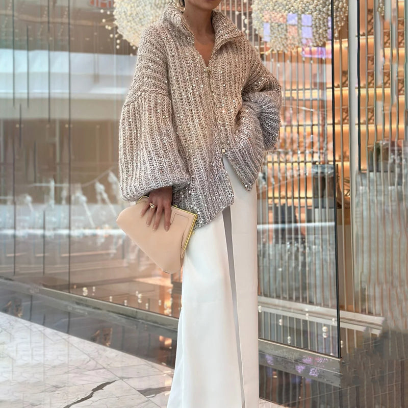 Modischer lässiger Strickcardigan