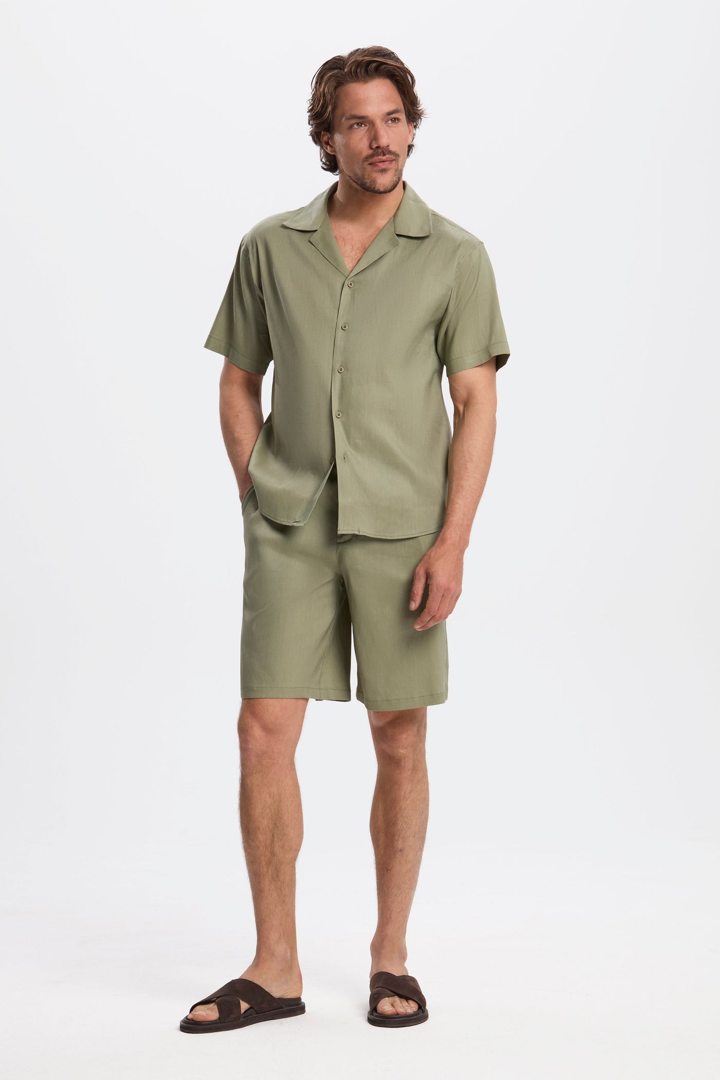 DIE LEINEN-SHORTS