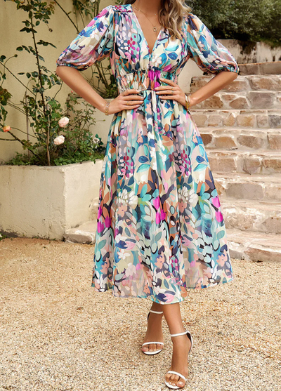 Estella | Midi-Länge Blumenkleid mit figurbetonendem Schnitt