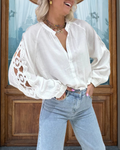 Bluse mit floralem Ausschnitt