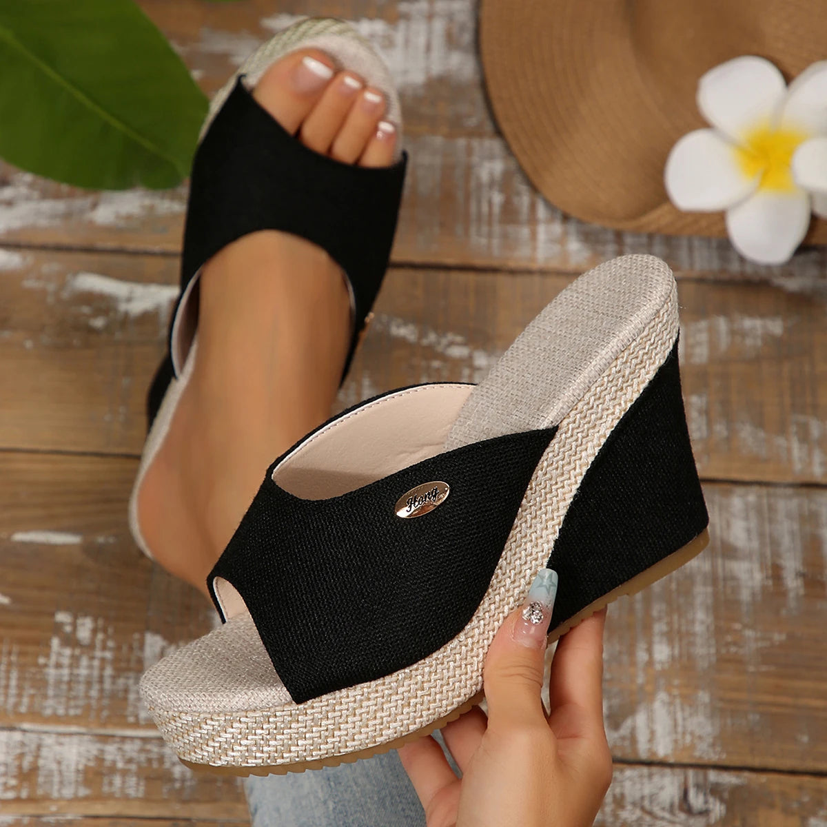 Isla Canvas Wedge Sandale