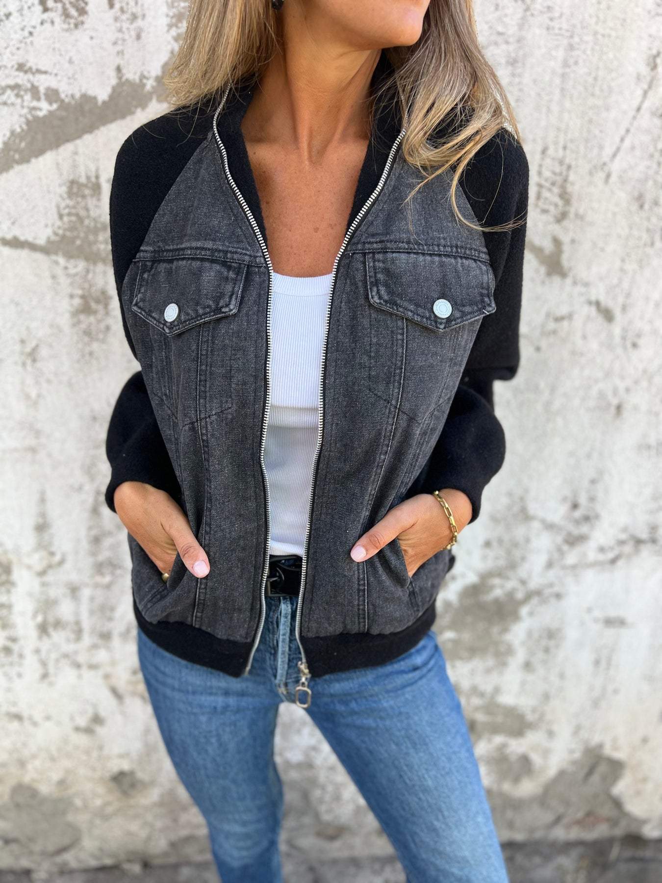 ISA | CASUAL JACKET WITH ZIP FASTENING AND V-NECK