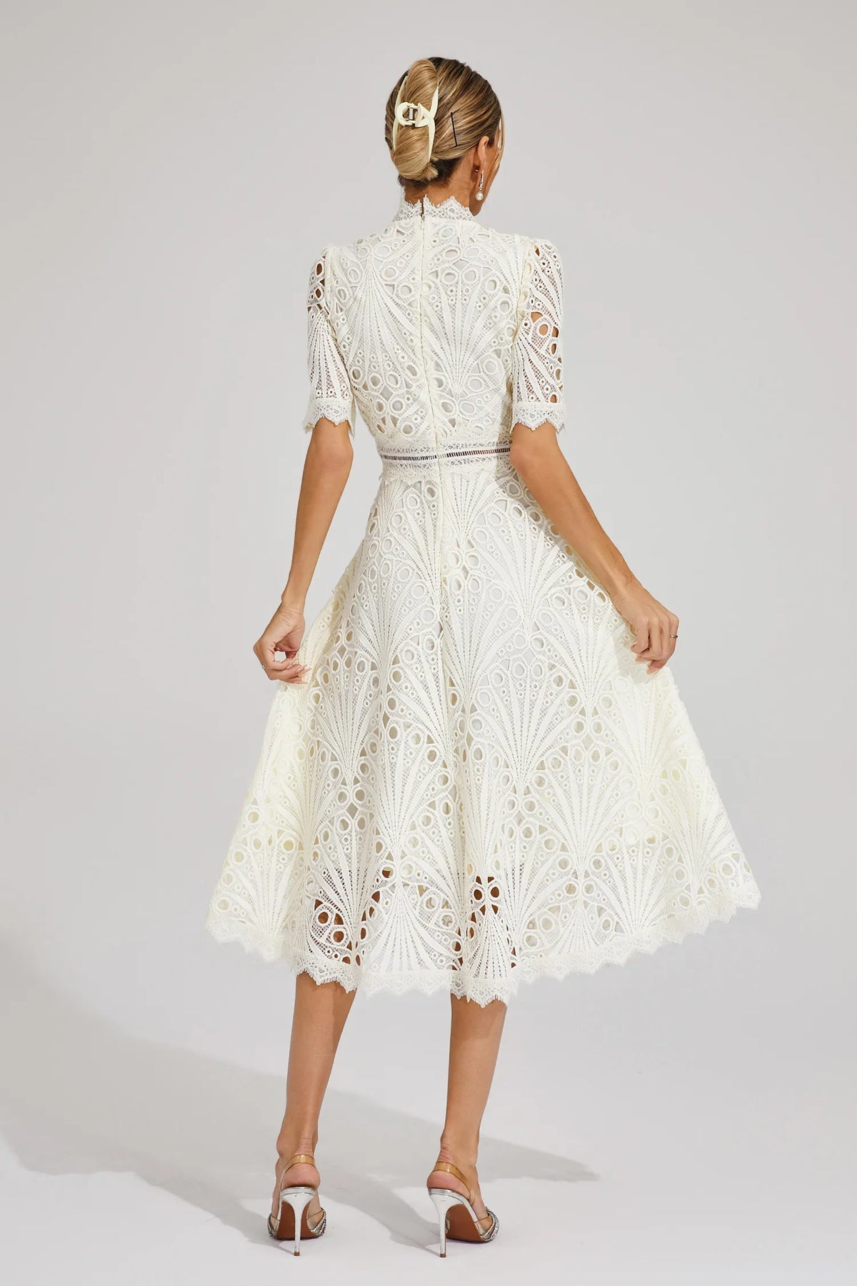 Vorelle - Casual Floral Dress with Embroidery and Short Sleeves