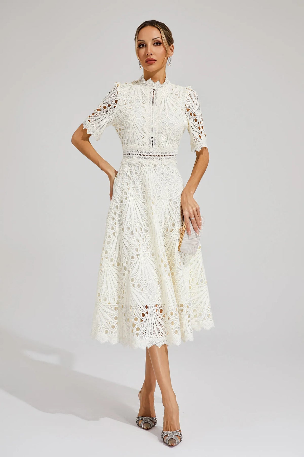 Vorelle - Casual Floral Dress with Embroidery and Short Sleeves