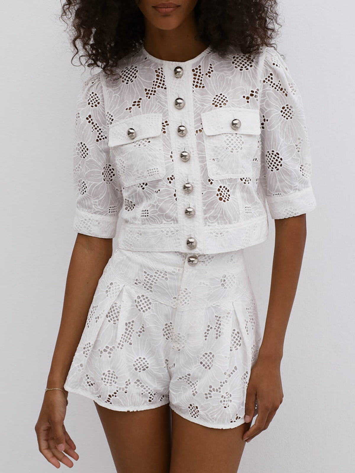 Mira Besticktes Multi-Button Shorts Set