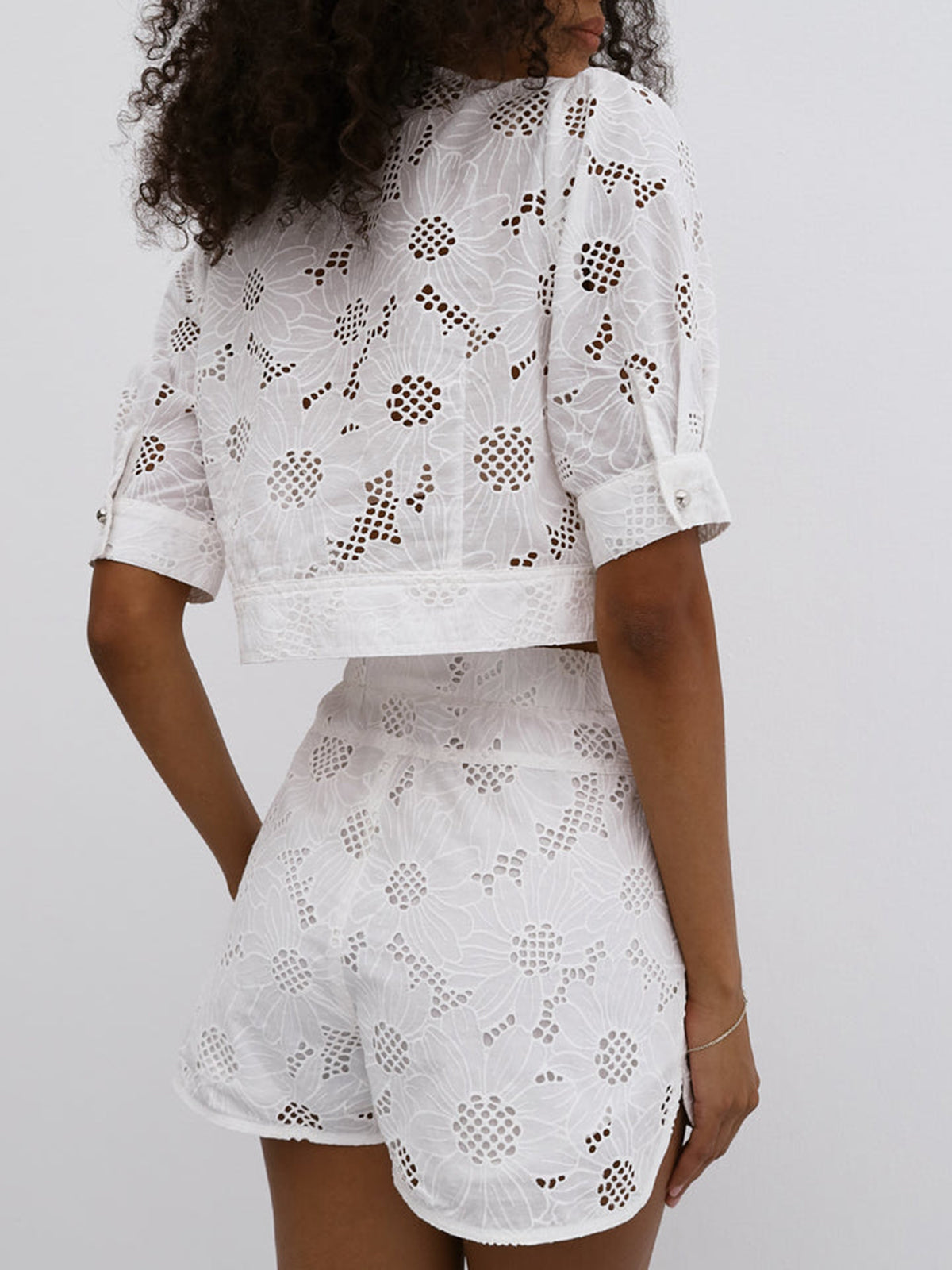 Mira Besticktes Multi-Button Shorts Set