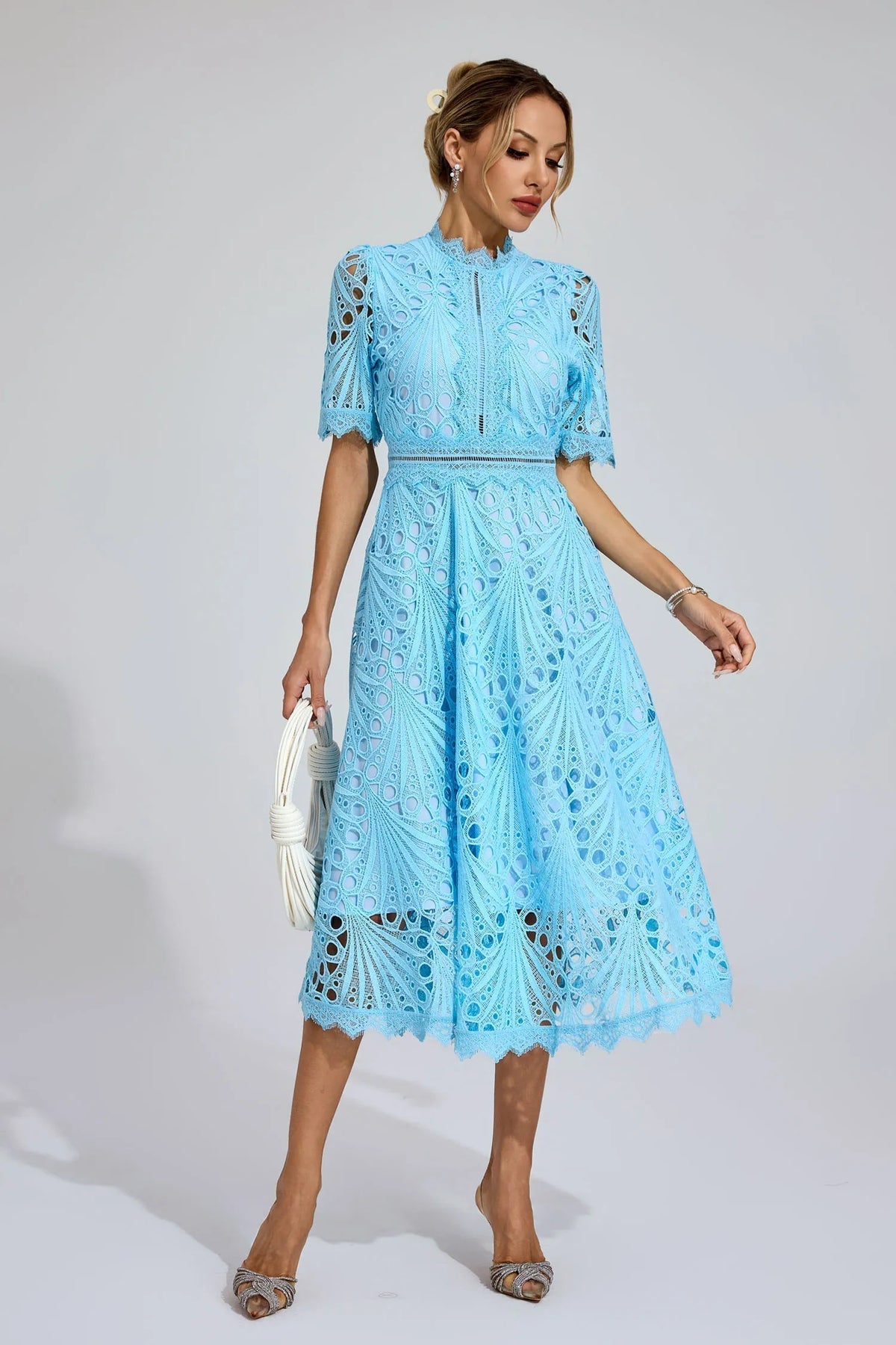 Vorelle - Casual Floral Dress with Embroidery and Short Sleeves
