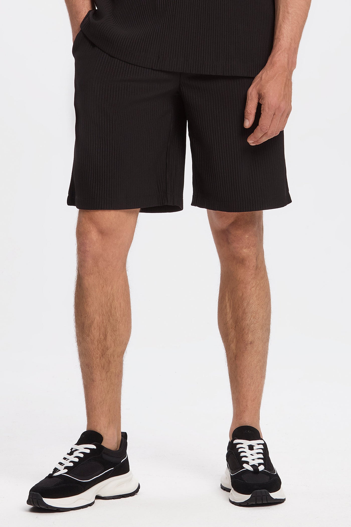 DIE FALTENSHORTS