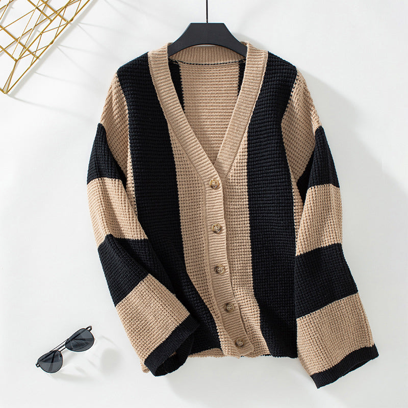Lässiger gestreifter Strickcardigan