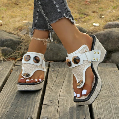 Aurelle Skulpturierte Riemensandalen