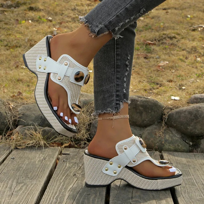 Aurelle Skulpturierte Riemensandalen
