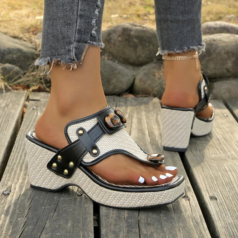 Aurelle Skulpturierte Riemensandalen