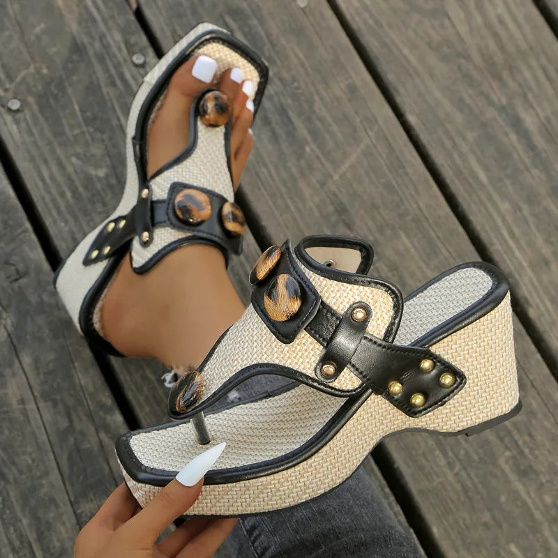 Aurelle Skulpturierte Riemensandalen
