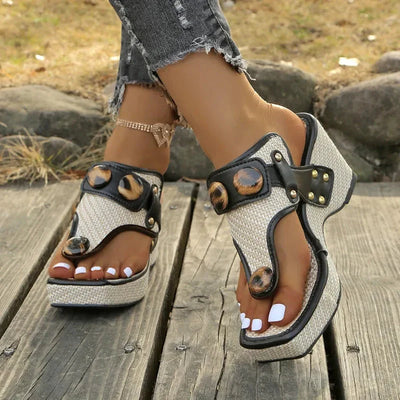 Aurelle Skulpturierte Riemensandalen