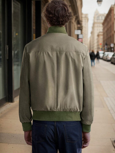 Lässige Jacke mit Kontrastkragen
