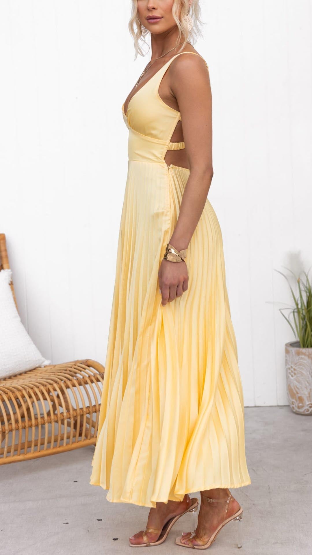 Aby | Gelbes Plissiertes V-Ausschnitt Maxikleid