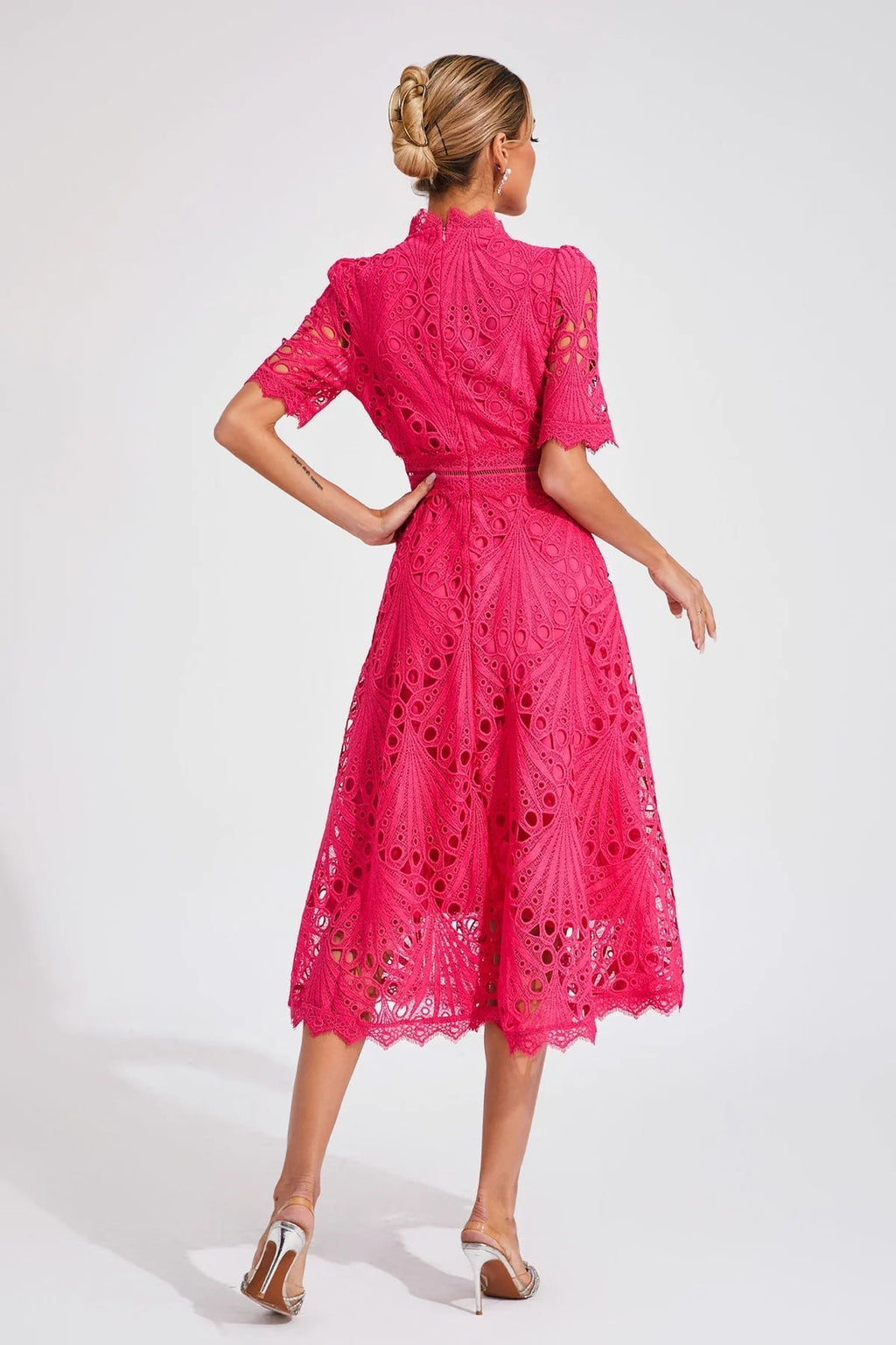 Vorelle - Casual Floral Dress with Embroidery and Short Sleeves
