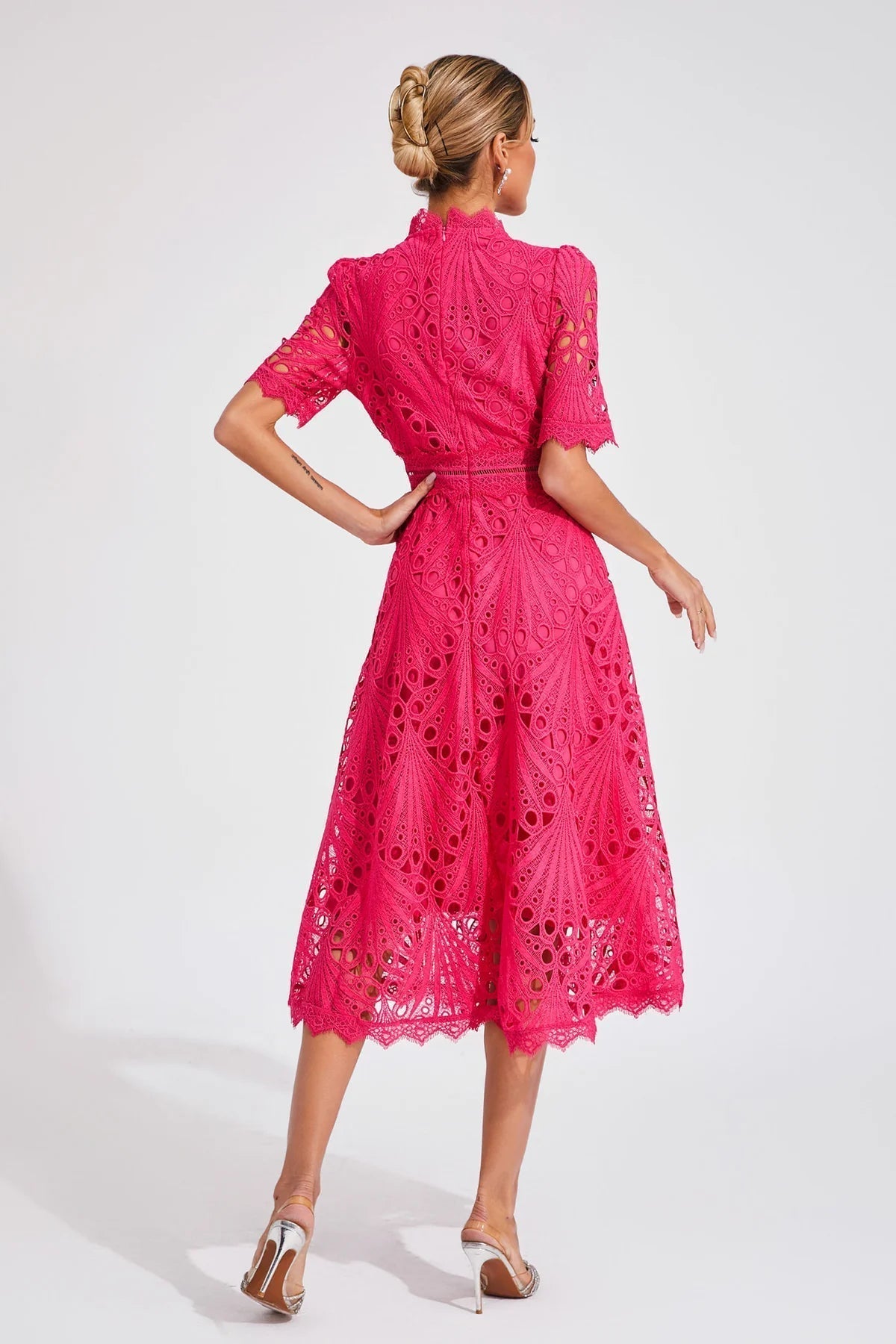 Vorelle - Casual Floral Dress with Embroidery and Short Sleeves