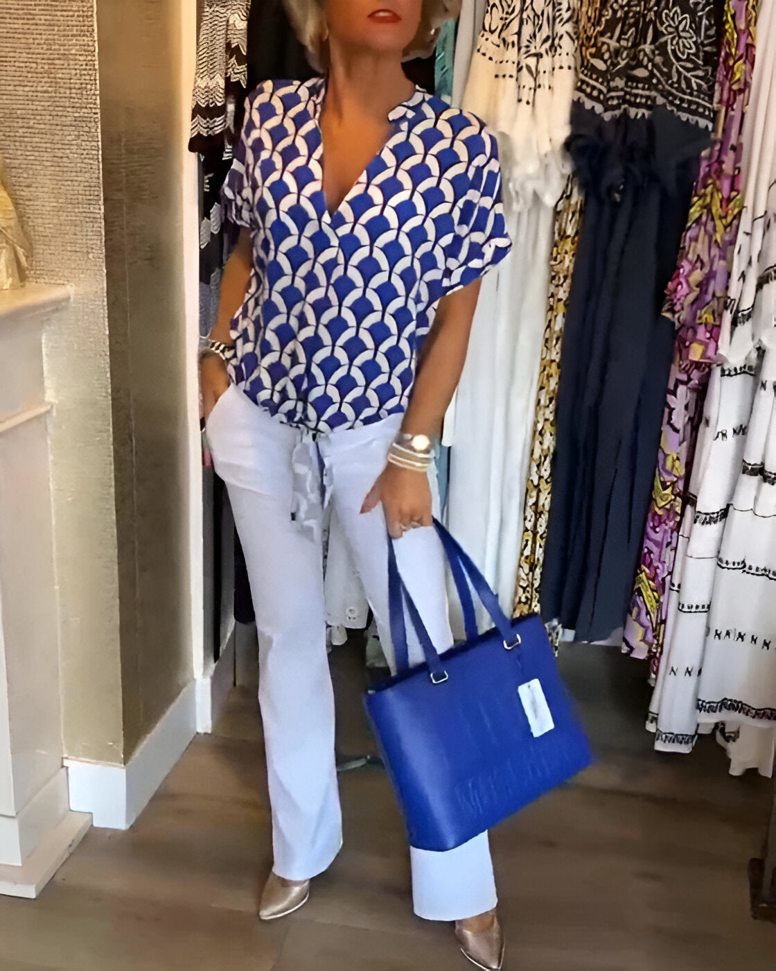 ELENA – Lässiges Print-Top mit V-Ausschnitt
