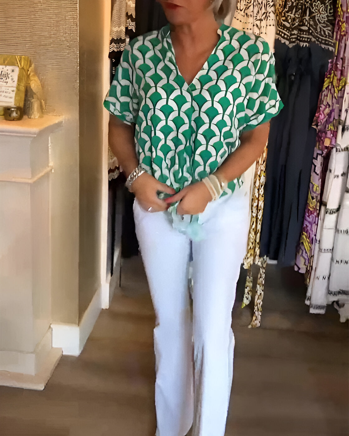 ELENA – Lässiges Print-Top mit V-Ausschnitt