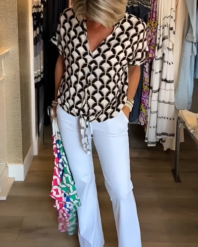 ELENA – Lässiges Print-Top mit V-Ausschnitt